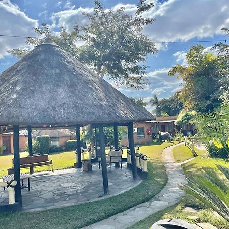 Reed Mat Lodge Lusaka Exteriör bild
